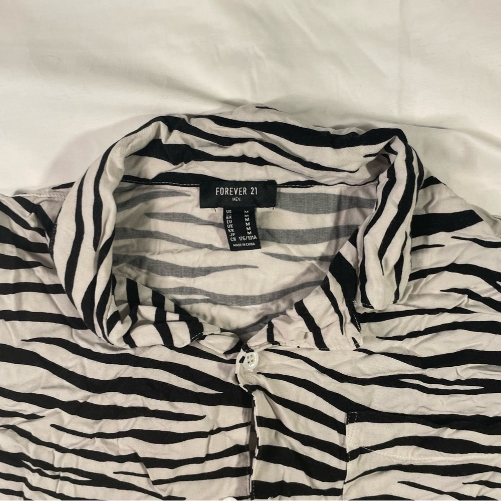 Forever 21 men’s zebra print short sleeved shirt
